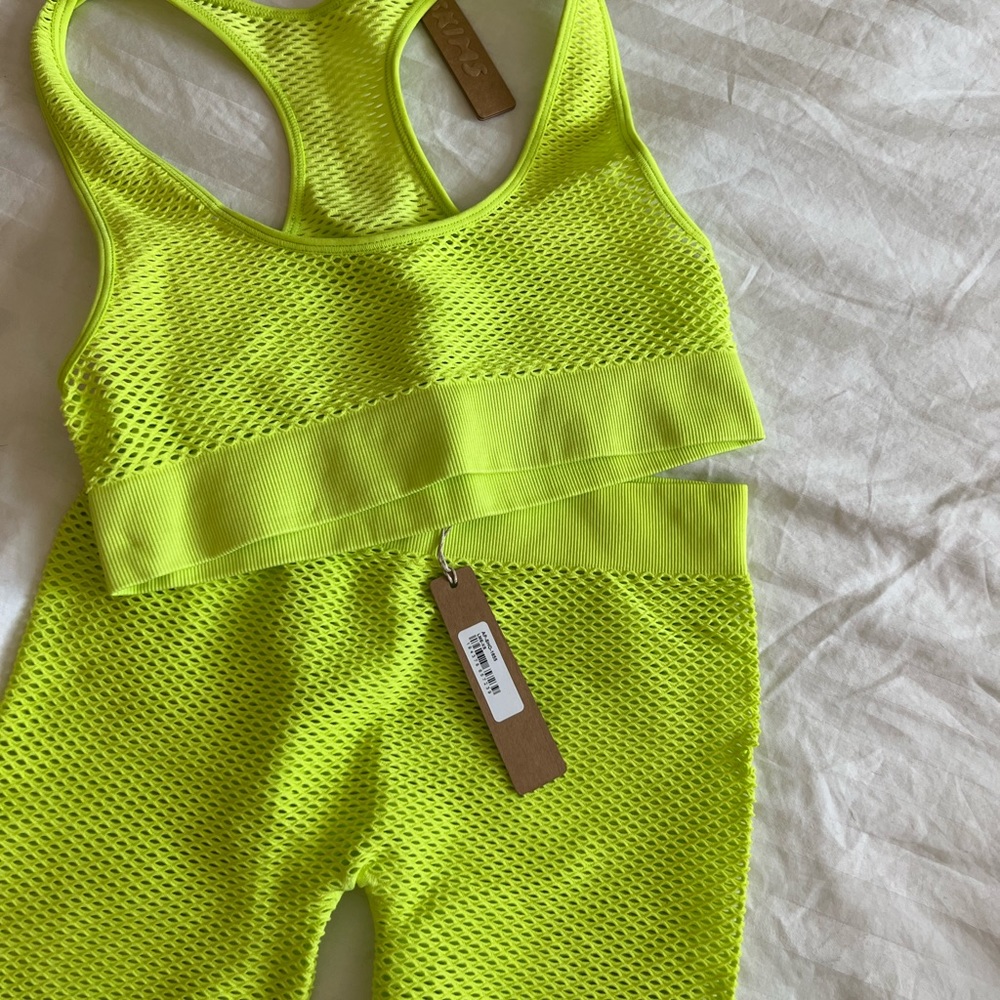 SOLD💋 SKIMS Perforated Sport bra in Lime - Picture 2 of 2